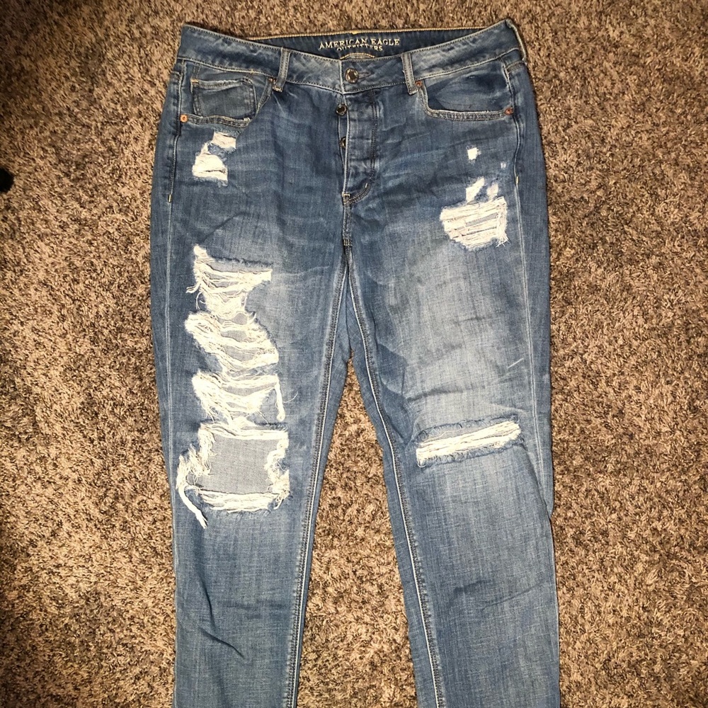 AE Tomgirl Jeans - Size 14 (RUN SMALL)